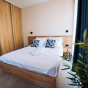 Studio Apartment Forest View